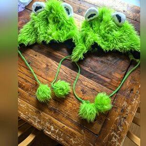 Kermit the frog winter hats 😁